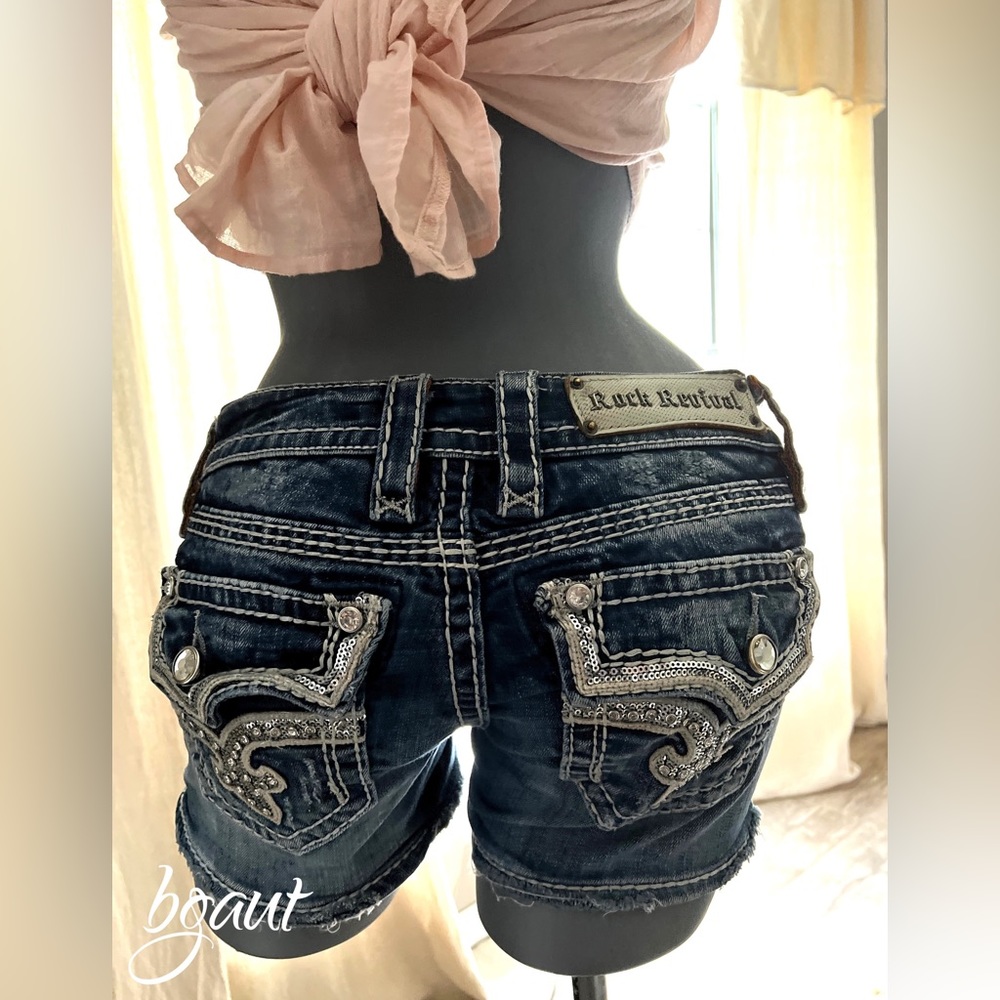 *SOLD* Rock Revival Kai Shorts - 26
